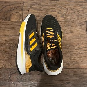 Men’s Adidas Bounce Messi Shoes - Great Condition!